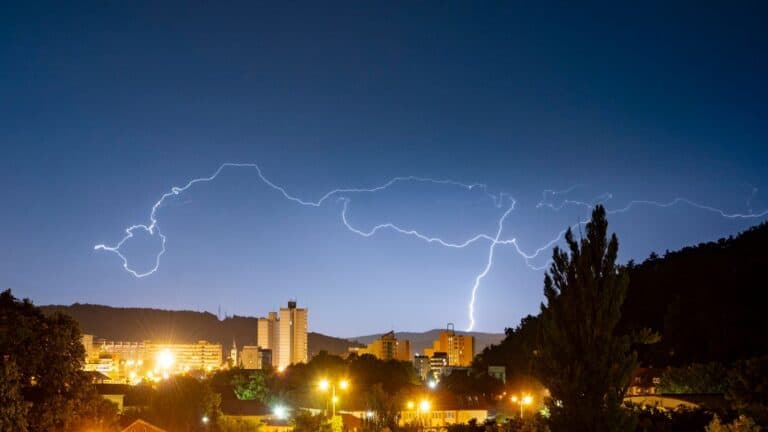 Felhőszakadásra figyelmeztet a meteorológiai szolgálat Nógrád megyében