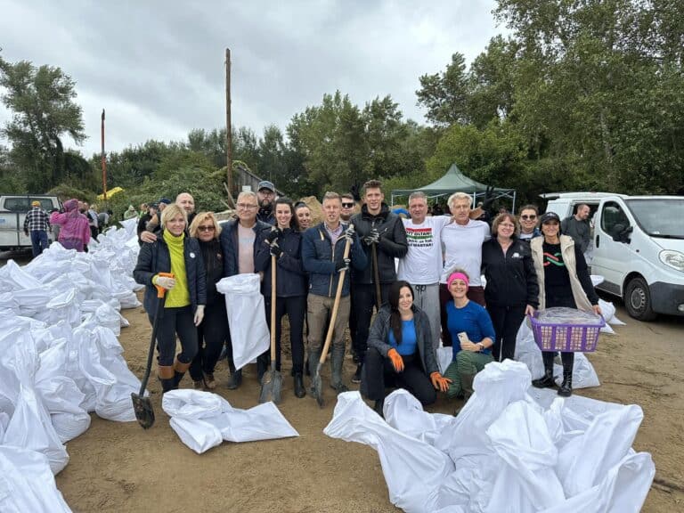 Magyar Péter hiányolja a katonákat a gátakról, Orbán Viktortól vár magyarázatot arra, mi lett a korábbi ígéretekkel