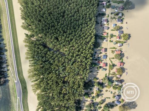 Egyre több halálos áldozatot követel a pusztító árvíz