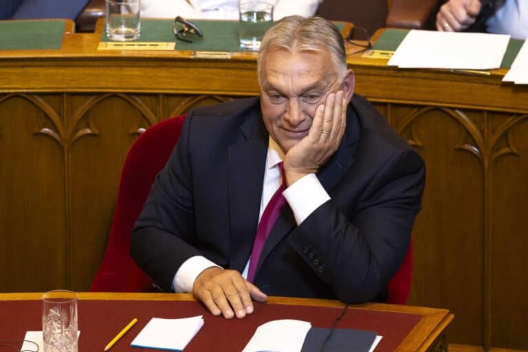 Éjjel titokban döntött Orbán Viktor: 68 milliárd forintot osztott szét saját hatalmi körei között, miközben a magyarok megélhetési válsággal küzdenek