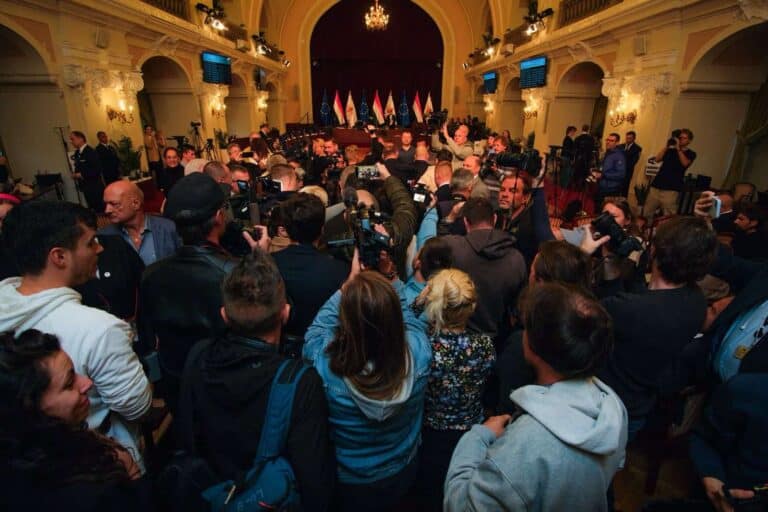🔴LIVE – Élőben kapcsoljuk a TISZA Párt elnökét és a Fővárosi Közgyűlés TISZA frakcióját