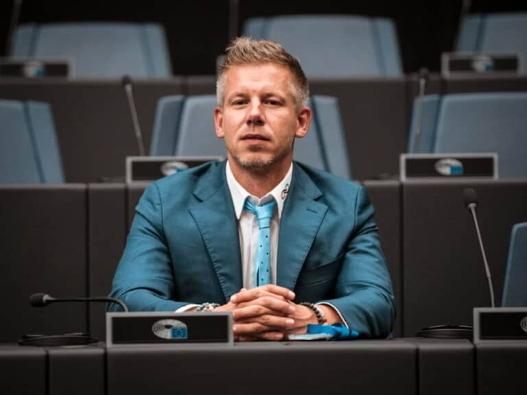 Magyar Péter: Brüsszel felé, a magyar családok érdekében