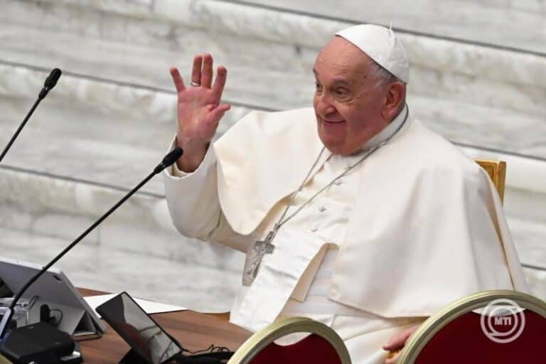 Ferenc pápa az ENSZ-békefenntartó erők elleni támadások leállítását sürgeti