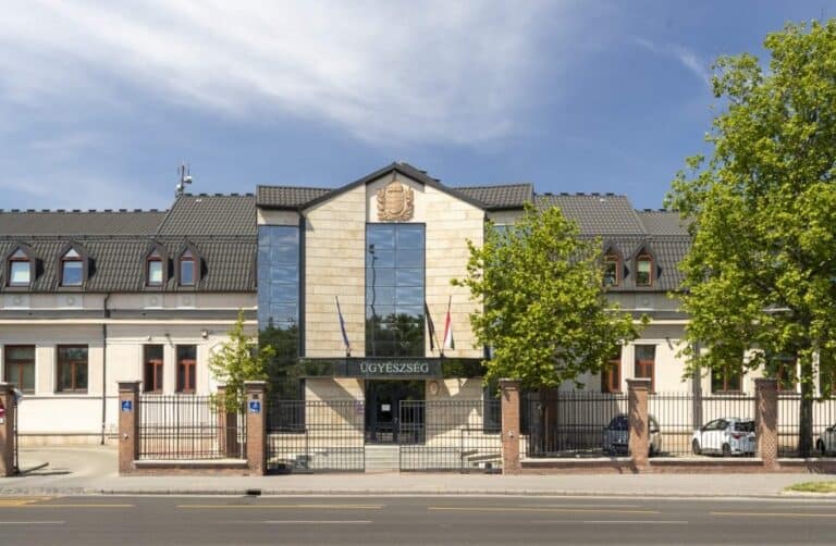 Mészáros Lőrinc és Orbán Áron cégei őrzik a Központi Nyomozó Főügyészség épületeit három évig