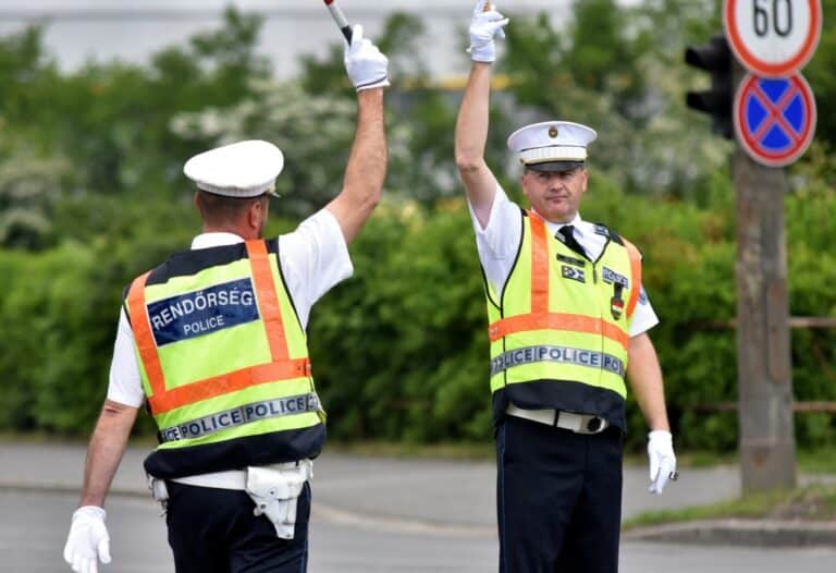 Autósok, figyelem! Útlezárásokra kell számítani a nemzeti ünnepen