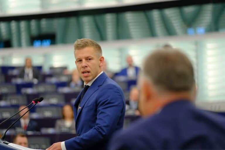 Magyar Péter követeli, hogy Orbán Viktor zavarja el a nemzetgazdasági minisztert