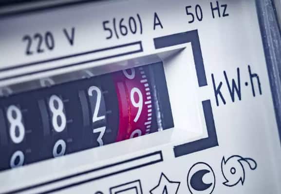 Új áramárak jönnek 2026-tól? – Az Orbán-kormány rezsicsökkentése csődöt mondott!