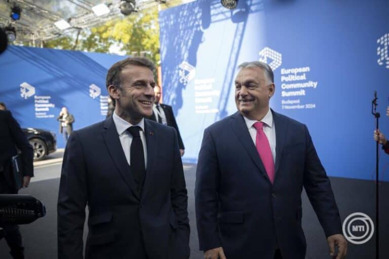 Macron: Európának önállóan kell megvédenie érdekeit a világpolitikai színtéren