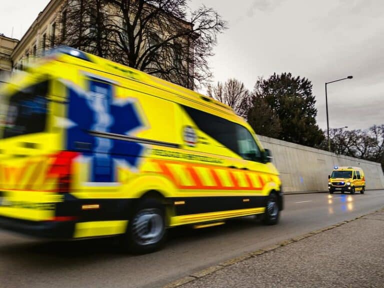 Balesetek a nógrádi utakon: két embert szállítottak kórházba