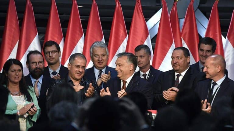 Feszültség és belső gondok a Fideszben – Magyar Péter és a TISZA Párt növekvő hatása