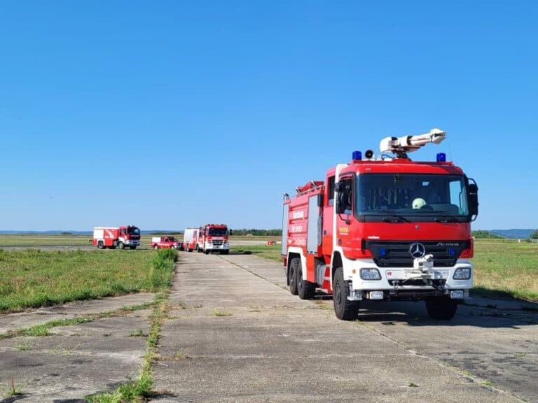 Árokba hajtott és az oldalára borult egy kamion Rétságon