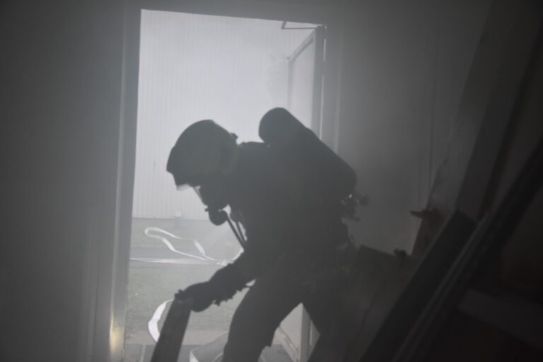 Lángok csaptak fel a salgótarjáni toronyházban