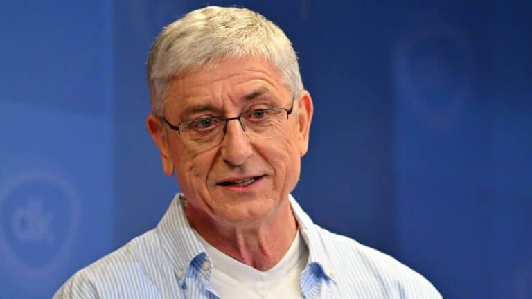 „Orbán Viktor 400 milliárdos kárt okozott az országnak, a miniszterelnöknek mennie kell”