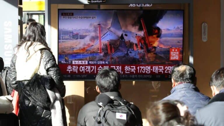 Repülőgép-szerencsétlenség Dél-Koreában – Szemtanúk a leszállást megelőző robbanásról számoltak be