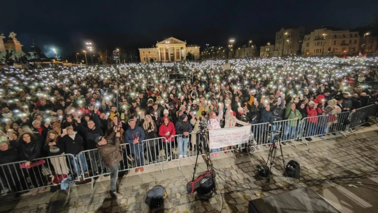 Kérdések és fordulatok – Magyarország belpolitikai helyzete egy viharos év tükrében