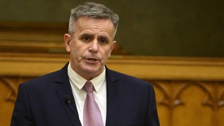 Takács Péter államtitkár rendkívüli meghallgatását kezdeményeztük az alapellátás tragikus helyzete miatt