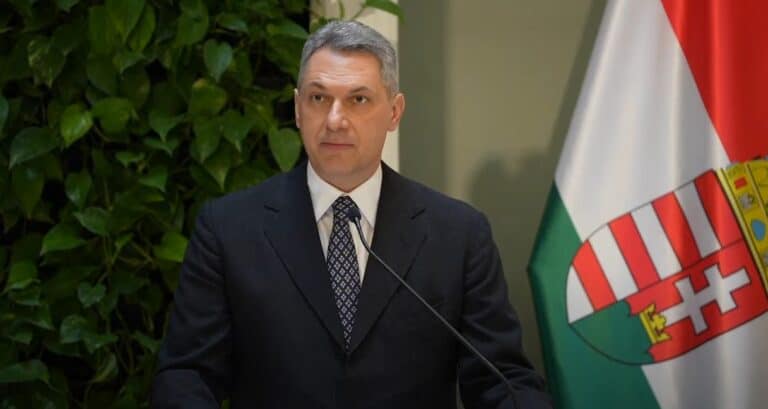 Lázár János és a MÁV-Volánbusz jövője: felelőtlen ígérgetés vagy merész reformok?