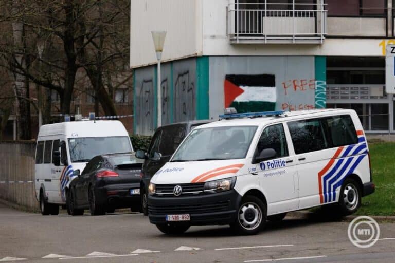 Tizenöt lövést adtak le éjszaka egy üzlethelységre Brüsszelben szerdára virradóan