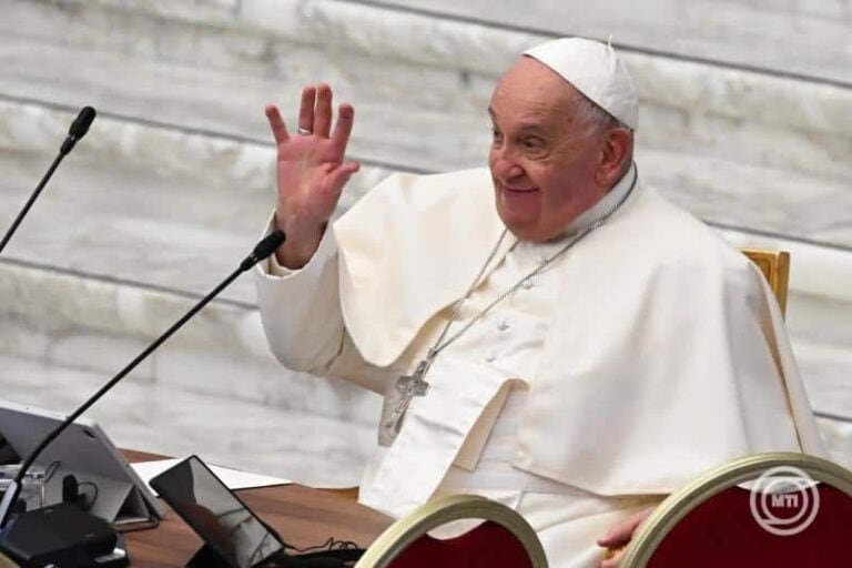 Ferenc pápa vasárnap sem jelenik meg a hívők előtt