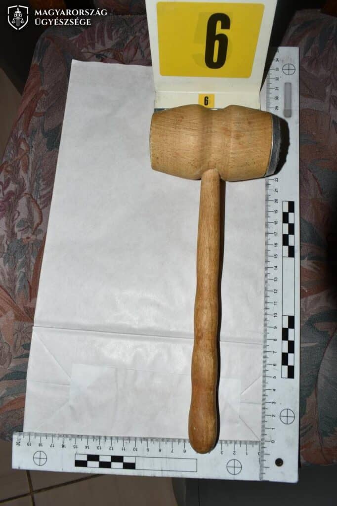 Rács mögött a bátonyterenyei nő, aki húsklopfolóval fenyegetőzött