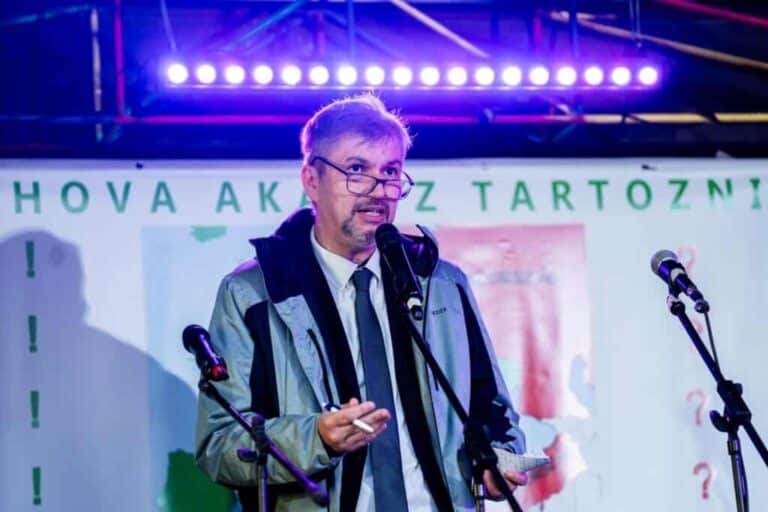 Hadházy Ákos szavazást indított arról, hogyan folytatódjanak a hídfoglalós tüntetések