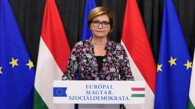A Fidesz leszavazta a DK javaslatát, ami SZJA-mentességet biztosított volna a gyermeküket egyedül nevelő édesapáknak is