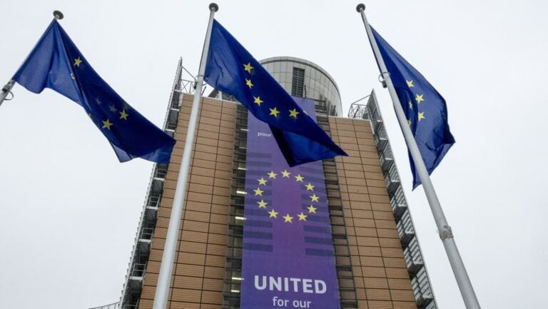 Sokk Brüsszelből: az Európai Unió az orosz olaj teljes betiltására készül a magyar választások után