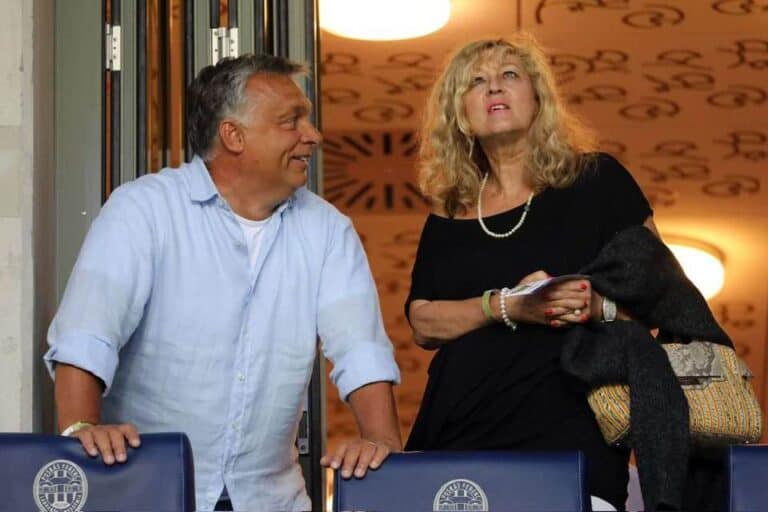 Schmidt Máriának azonnal távoznia kell a közéletből