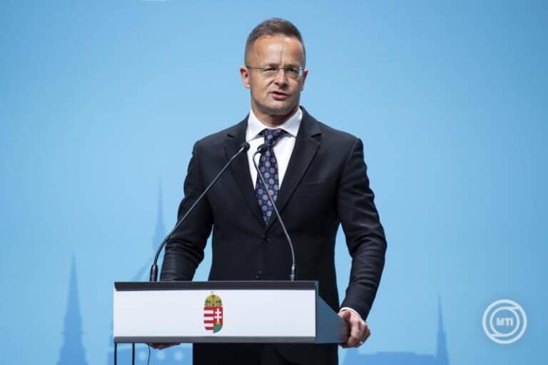 Szijjártó: Helyes döntést hoztunk, hogy semmilyen módon nem avatkozunk be a román elnökválasztásba