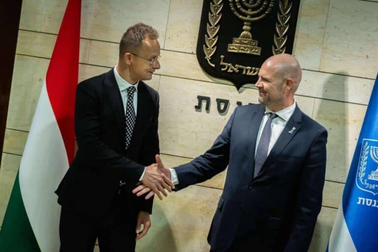 Szijjártó szerint Izrael és Magyarország közös álláspontot képvisel a migráció és az antiszemitizmus ügyében