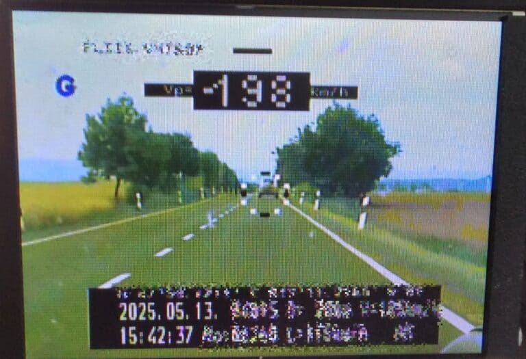 Rekordgyanús gyorshajtásról készült méregdrága felvétel Nógrádban