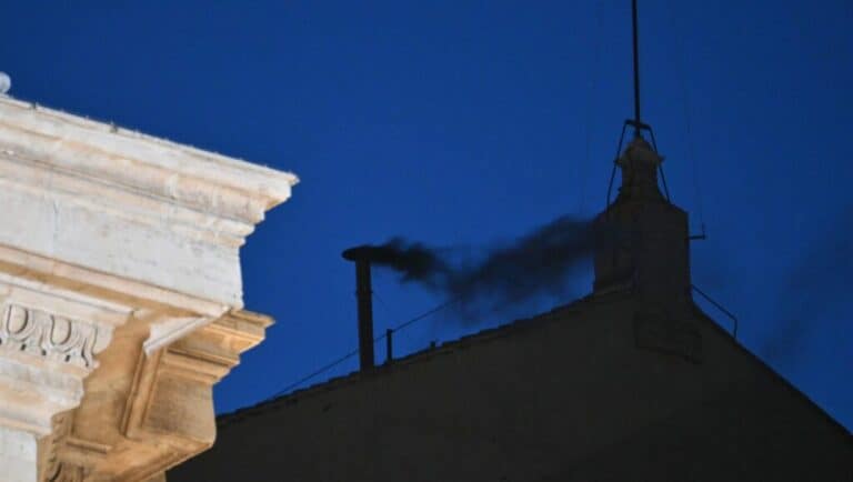 elsőre nem sikerült az új pápa megválasztása