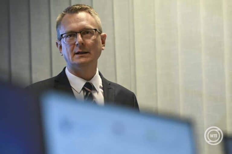 Rétvári Bence: lecsapott a rendőrség az ukrán csalókra