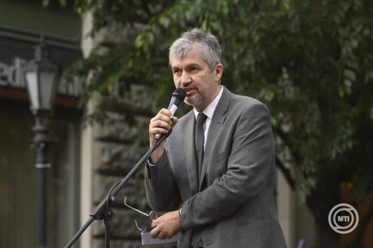 Hadházy Ákos újra leleplez: luxus villa „az Önök pénzéből”  Tihanyban