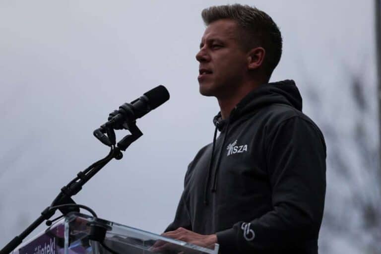 Amikor elhallgat a propaganda – Magyar Péter zalaszentgróti országjárása új korszakot jelez