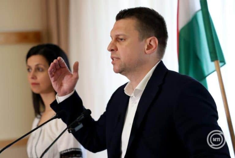 Menczer Tamás újabb kirohanása: „Zsírleszívó tábornok…, egy pojáca”, aki közpénzből élt fényűzően