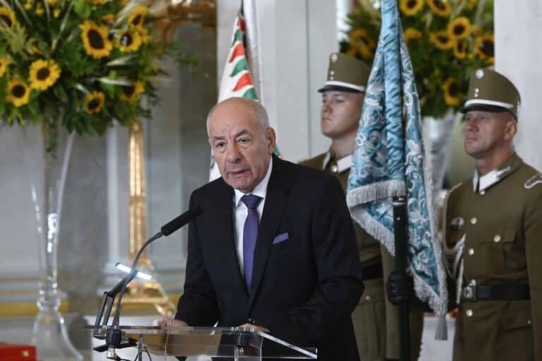 Sulyok Tamás hivatalának 49 autója van – 120 millióért keresnek szervizt a köztársasági elnök flottájához