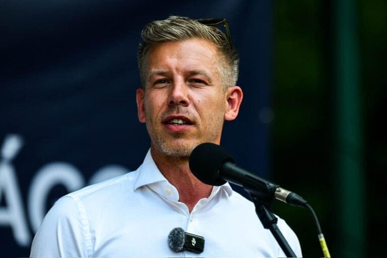 Magyar Péter: „Nem az ipari mértékű korrupciót vallják be, hanem a barátnőmet támadják”