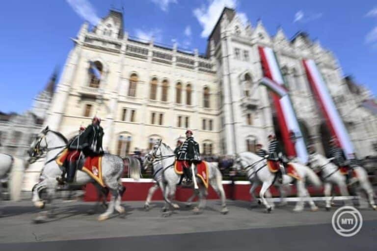 Augusztus 20.: Magyarország nemzeti ünnepe – államalapítás, hagyományok és egység