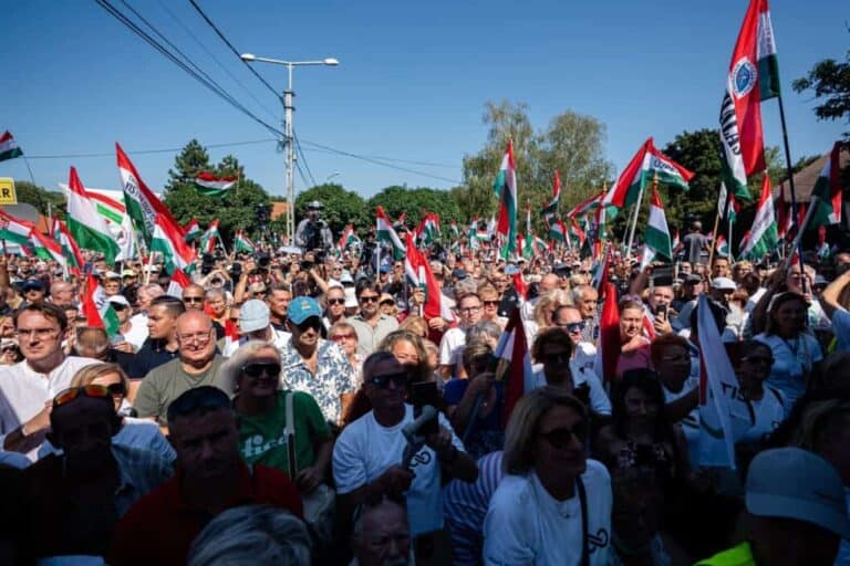 IDEA: félmillió szavazóval vezet a Tisza Párt a Fidesz előtt, tetemes Magyar Péterék előnye