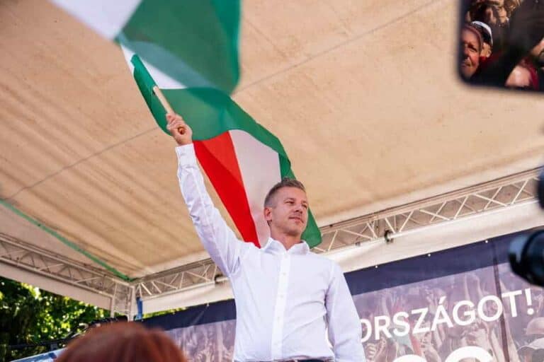 Medián: 13 százalékkal stabilan vezet a Tisza Párt a Fidesz előtt