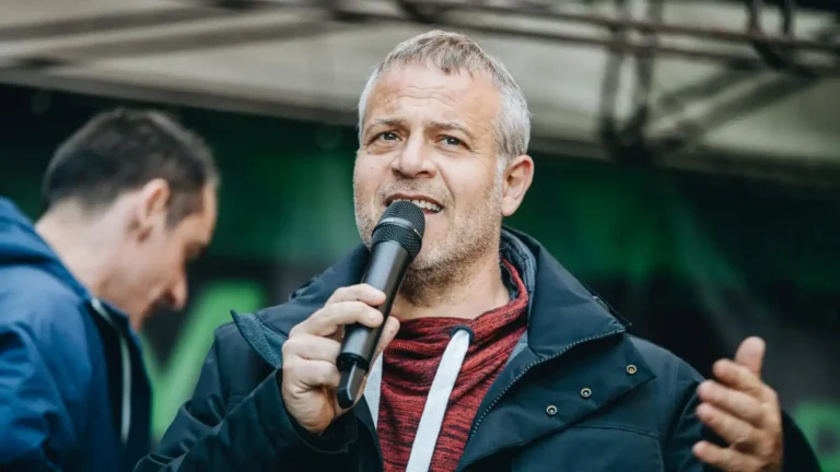 Megszólalt a Szőlő utcai igazgató egyik áldozata: állítása szerint 13 évesen hálózta be a férfi, a rendőrségnek is vallomást tett