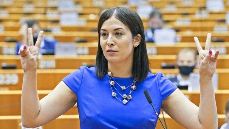 A Momentum kizárja a pártból Cseh Katalint és visszakéri a mandátumát