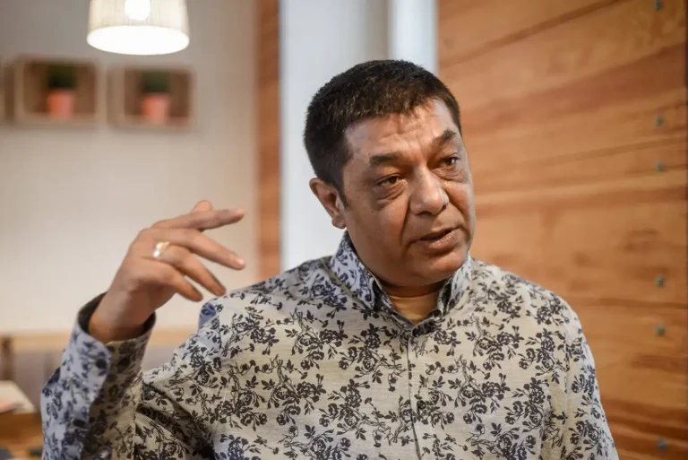 Orsós János Lázár Jánosnak: Üljön fel egy InterCityre, nézze meg a saját szarát és takarítsa el magával együtt