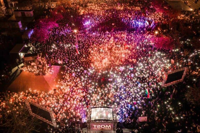 Magyar Péter Miskolcon már a győzelemre készítette híveit, az ellenfeleit pedig a választási csalástól akarta elrettenteni