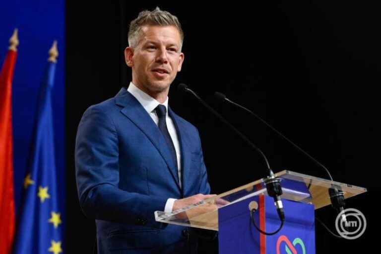 Magyar Péter megállapodott a MOL-lal: marad a védett üzemanyagár