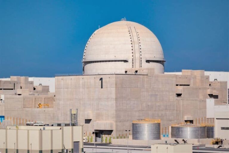 Dróntámadás érte az Emírségek atomerőművét: tűz keletkezett Barakah-nál, de nem nőtt a sugárzás