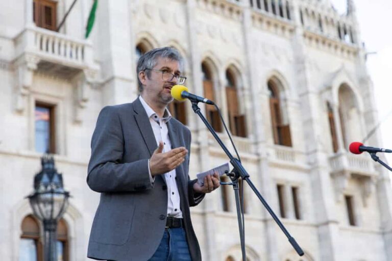 Hadházy Ákos kemény üzenete: „Orbán Viktor őrizetbe vételét nem lehet megúszni”