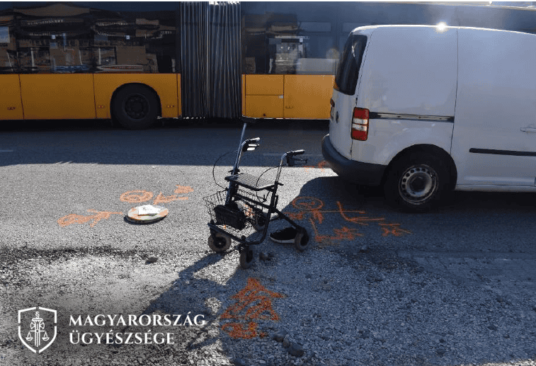 Tolatás közben gázoltak halálra egy járókerettel közlekedő idős férfit Maglódon